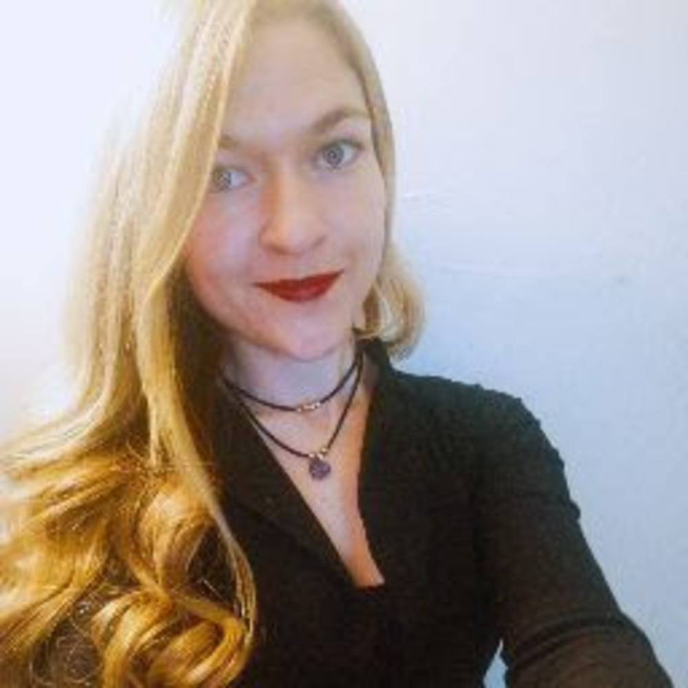 Meet your Posher, Claudia